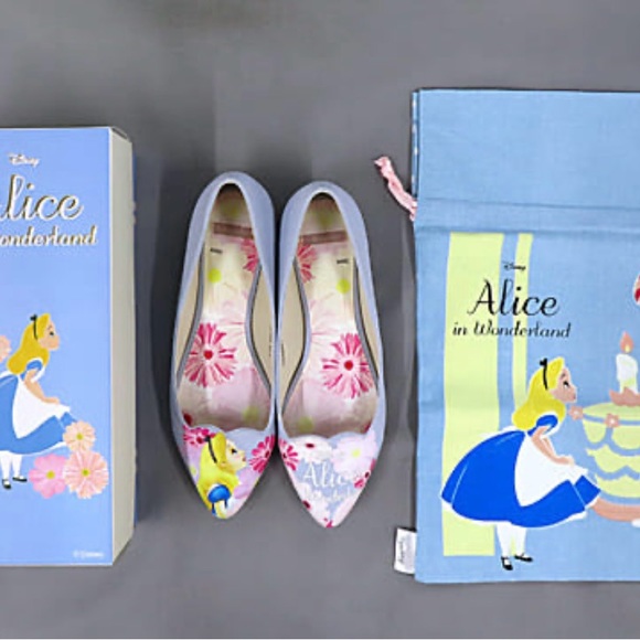 Disney Alice in Wonderland flats - Picture 1 of 9